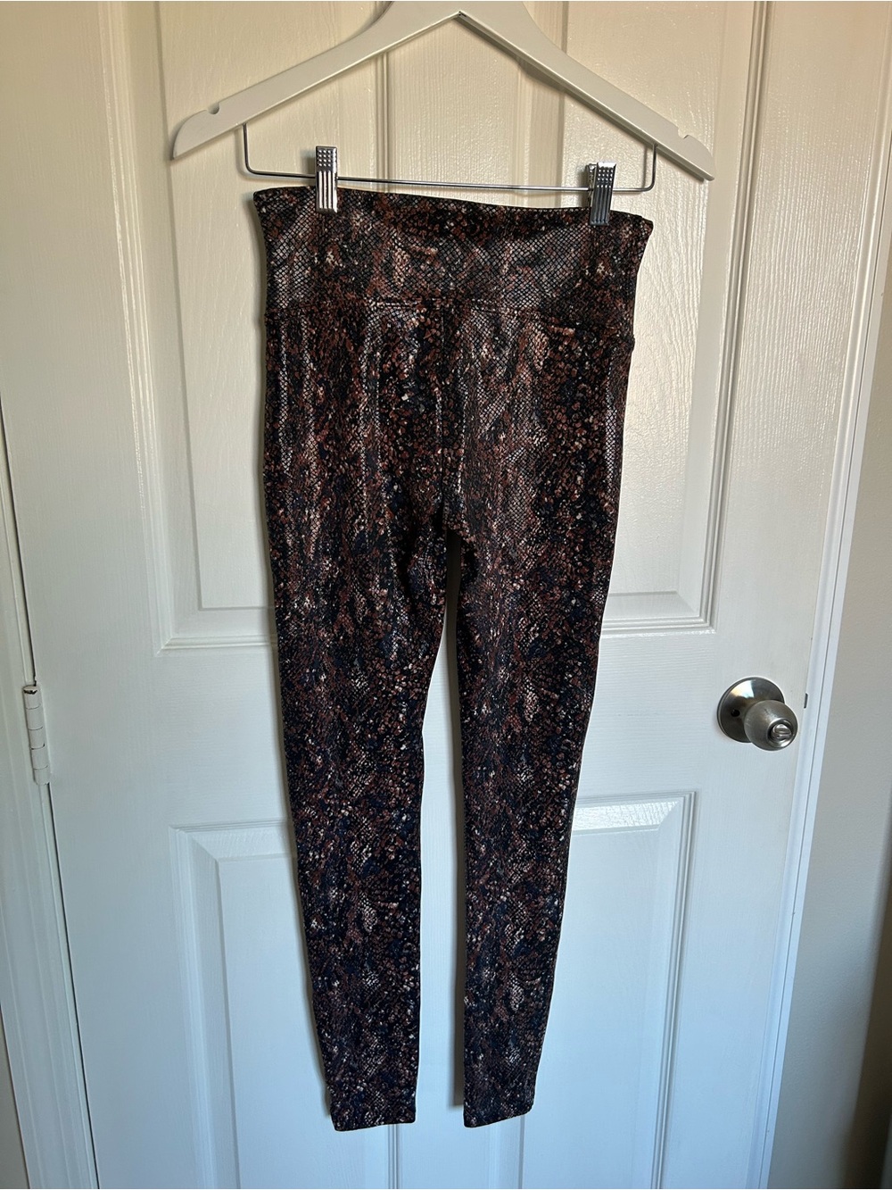 SPANX Metallic Snake-Print Leggings in Brown and Black - Picture 4 of 4
